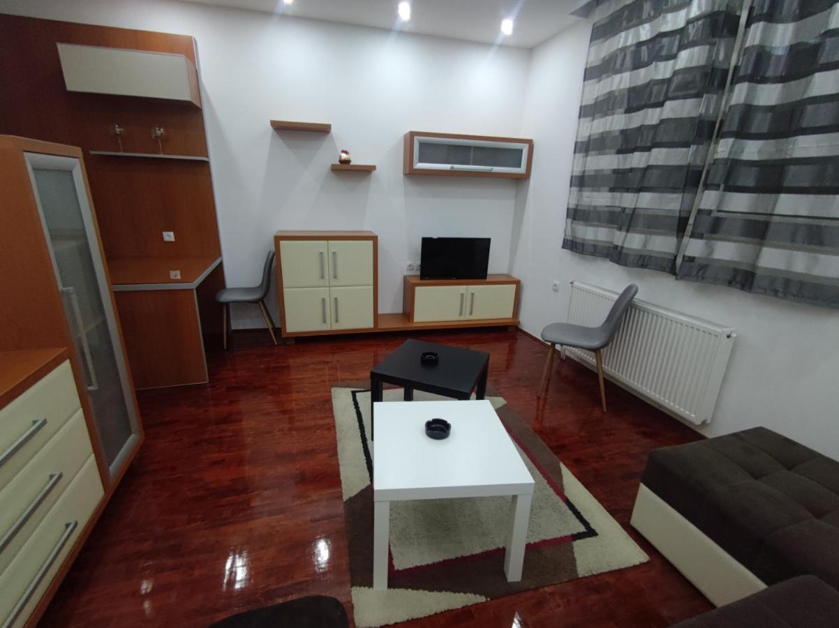 Nis Apartment Exterior foto